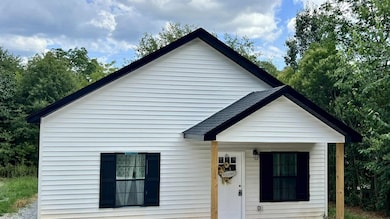 307 Hunter St, Seneca, SC 29678 - photo 2