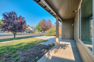 2004 NE Indigo Ln, Bend, OR 97701 - photo 3