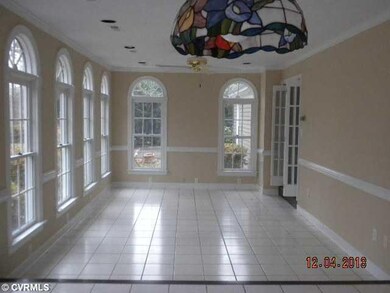 Interior Space/Layout - Fantastic Sun Room with Ce
