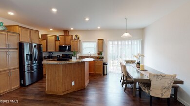 Kitchen & Dining Area