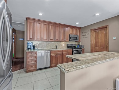 4 Whitebirch Ln, ComMacK, NY 11725 - photo 6