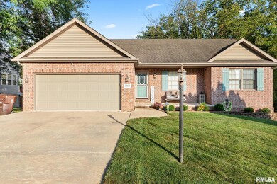 5912 W Ridgecrest Cir, Peoria, IL 61615 - photo 2