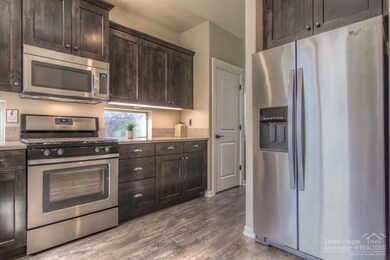 60511 Hedgewood Ln, Bend, OR 97702 - photo 4