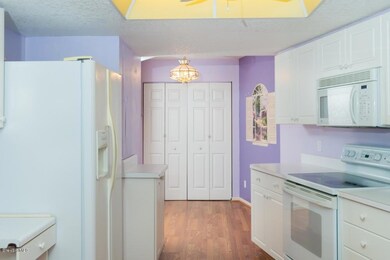 Eat-in Kitchen