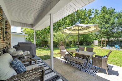 37 Maple Ave, Shalimar, FL 32579 - photo 4