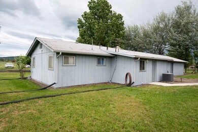 6681 Domino Rd, Central Point, OR 97502 - photo 3