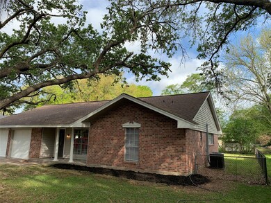 380 Windsor Square, Alvin, TX 77511 - photo 3