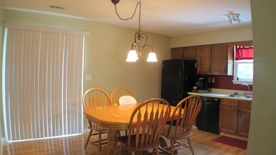 8205 Cortland Dr, Louisville, KY 40228 - photo 7