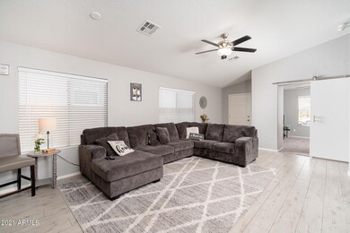 04_Living-Room_02