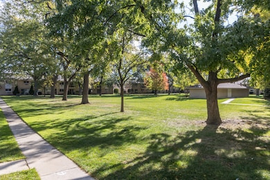 551 Carlysle Dr unit 2, Clarendon Hills, IL 60514 - photo 4