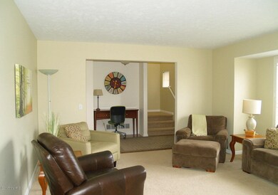 Foyer to Living Rm