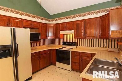 1912 E Rusholme St, Davenport, IA 52803 - photo 3