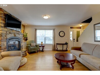 1301 E 19th St, the Dalles, OR 97058 - photo 4