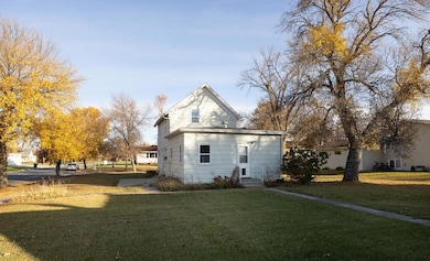 222 6th St NE, Hillsboro, ND 58045 - photo 2