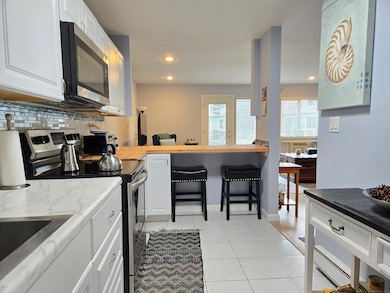 31 West Walk unit 31, West Haven, CT 06516 - photo 2