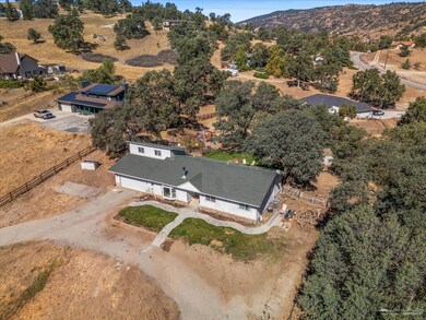 26001 Cumberland Rd, Tehachapi, CA 93561 - photo 5