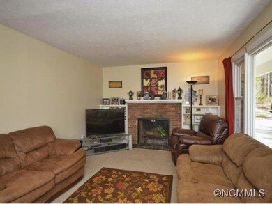 205 Meadow Woods Dr, Hendersonville, NC 28792 - photo 5