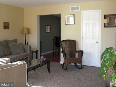 112 Arden Ct, Harleysville, PA 19438 - photo 3