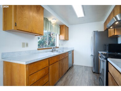 265 Corona Loop Rd, Roseburg, OR 97471 - photo 7