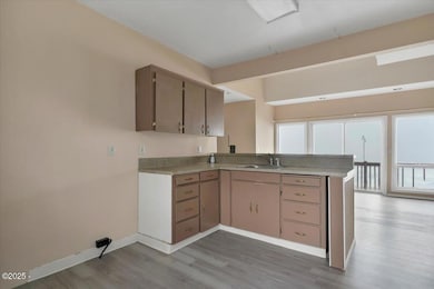 801 NW Coast St unit 2, Newport, OR 97365 - photo 4