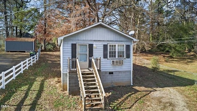 426 Thomas St, Henderson, NC 27536 - photo 2