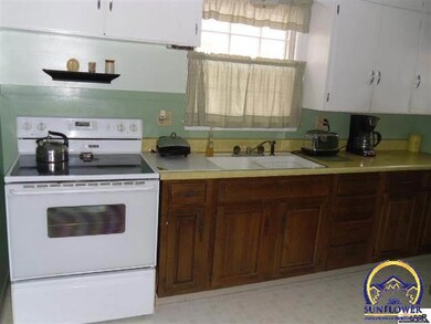1723 SW Randolph Ave, Topeka, KS 66604 - photo 5