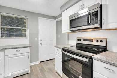 8456 Brackridge Blvd S, Jacksonville, FL 32216 - photo 5