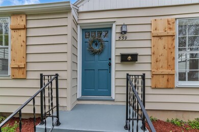 539 N Dexter Dr, Lansing, MI 48910 - photo 2