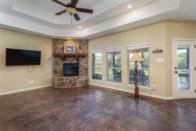 499 Faye Ln, Springtown, TX 76082 - photo 4