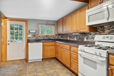 7 Washer Cove Rd, Amherst, NH 03031 - photo 4