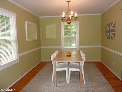 Dining Room - Stunning formal dining room with cro