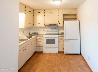 622 3rd Ave NW, East Grand Forks, MN 56721 - photo 7