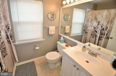 2363 Hunters Square Ct, Reston, VA 20191 - photo 7