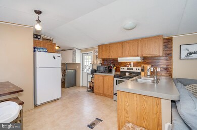 845 Spriggs Rd, Berkeley Springs, WV 25411 - photo 5