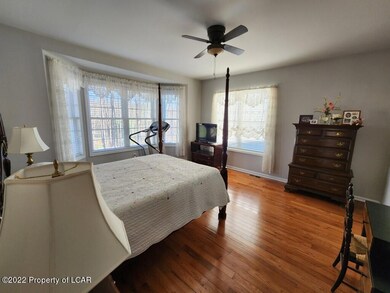 54 Green Briar Dr, Dallas, PA 18612 - photo 6