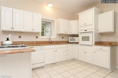 246 Ash Grove Cir, Aurora, OH 44202 - photo 4