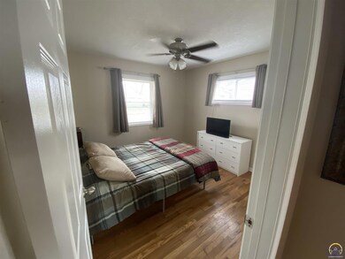 5301 SW 31st St, Topeka, KS 66614 - photo 7