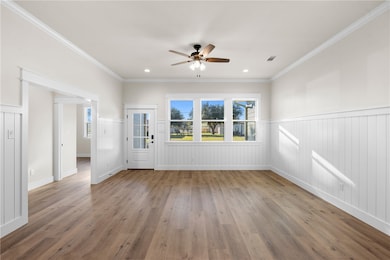 610 E Englewood St, Franklin, TX 77856 - photo 3