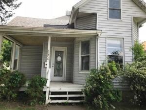1200 Isett front