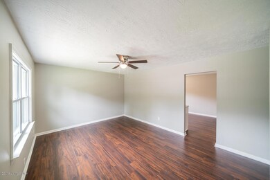 9306 Lantana Dr, Louisville, KY 40229 - photo 2