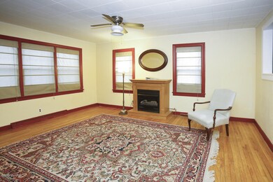 1811 c ave-104