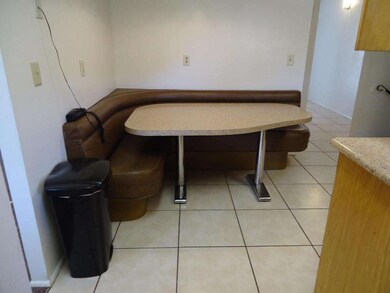 4719 S Grandview Ave Breakfast Nook