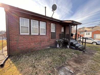 8373 Elmore Ave, Saint Louis, MO 63132 - photo 5