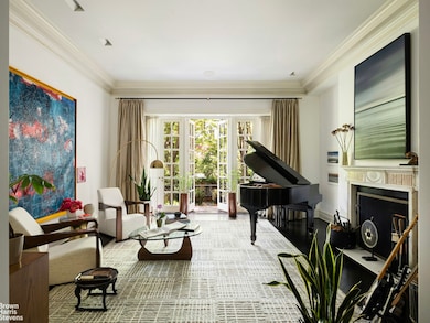 208 E 62nd St, New York, NY 10065 - photo 3