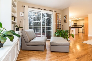 007-Living_Room-3946992-medium
