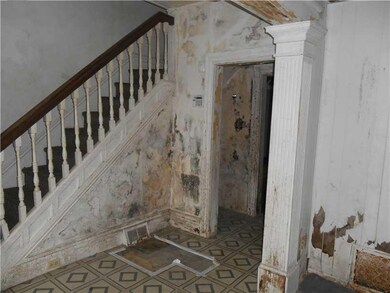 Entry/Foyer.