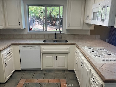 129 Sunridge Way, Redlands, CA 92373 - photo 2