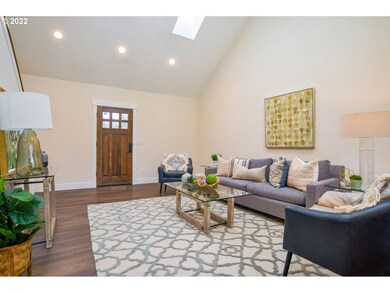 Living Room/Entrance
