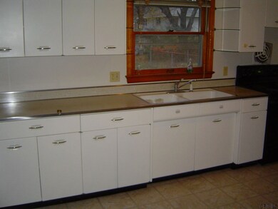 8 S Colonial Heights, Troy, NY 12180 - photo 3