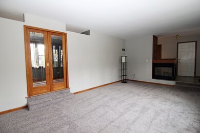 1034 Viking Ct, Batavia, IL 60510 - photo 2